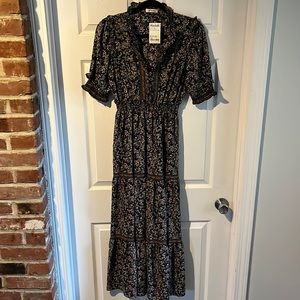 Womens Max Studio. Size Small. Navy floral.